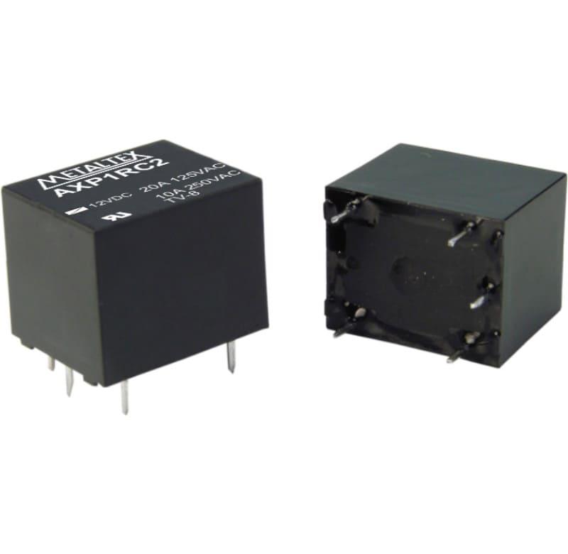 Relé miniatura, 1 contacto reversible, bobina 24VCC, capacidad de 20A, terminal para CI