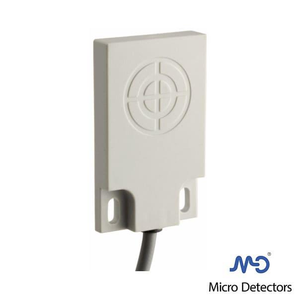 Sensor capacitivo rectangular ultrafino. Distancia desdede hasta 10mm sin ajuste.Alimentación 10-30VCC.Salida NPN o PNP.