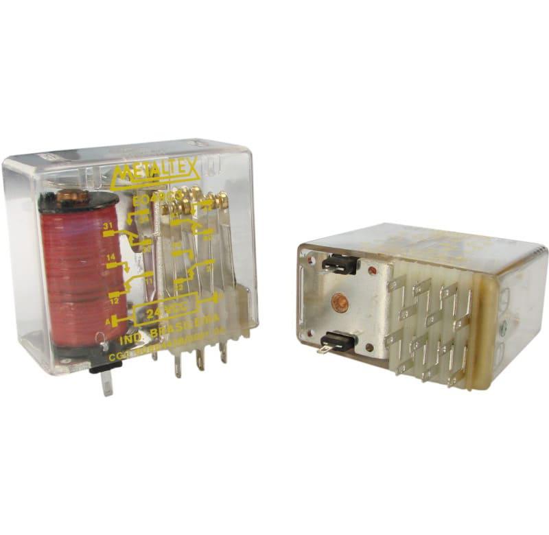 Relé industrial 4 contactos reversibles, bobina 60VCC, capacidad de 15A
