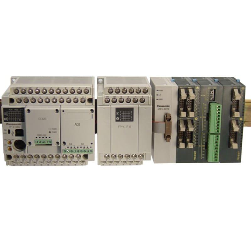 PLC FPX-8E Digitales-6 S Transistor PNP- tensión 24VCC