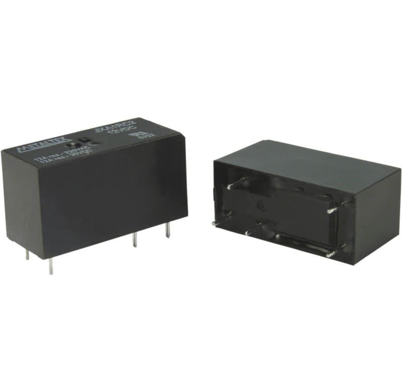 Relé eletromagnético sellado con 1 contacto inversor con capacidad de 12A. Tensiones disponibles de bobina desde 5 hasta 110VCC. Dimensiones 29 x 12,7 x 15,7mm. Terminales CI y zócalo.