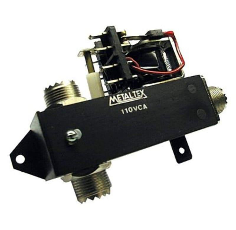 Relé coaxial de radio frecuencia