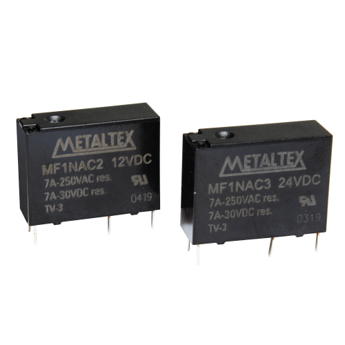Relé miniatura de potencia, ancho 7mm, 1 contacto NA, voltaje 12VCC, capacidad de 10A, terminal para CI