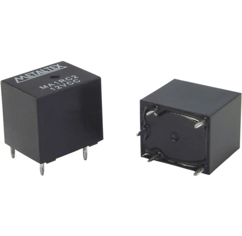 Relé miniatura de potencia, 1 contacto reversible, voltaje bob:24VCC, capacidad de 20A, terminal para PCI