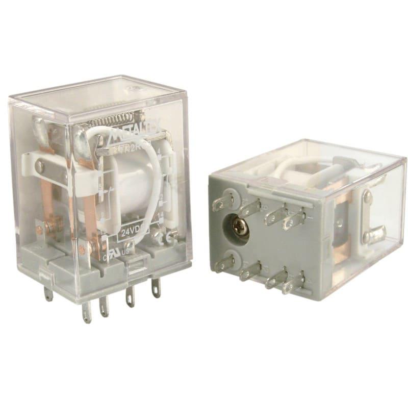 Relé eletromagnético subminiatura con 2 ó 4 contactos reversibles con capacidad de 5A. Tensiones disponibles de bobina desde 6 hasta 110VCC ó 6 a 240VCA. Dimensiones 28 x 21,5 x 35mm. Terminales CI y zócalo.